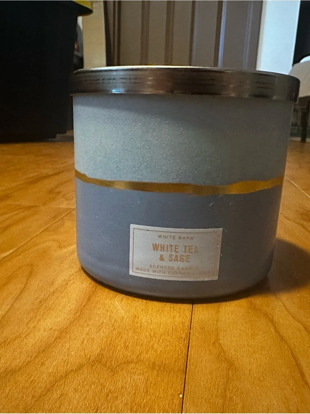 Bath & Body Works- White Tea & Sage Scented Candle - Blue